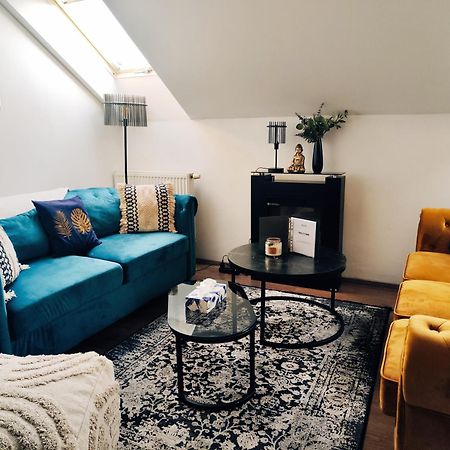 Spacious Flat & Parking Possibility, 3 Stops To Wenceslav Square Prag Dış mekan fotoğraf