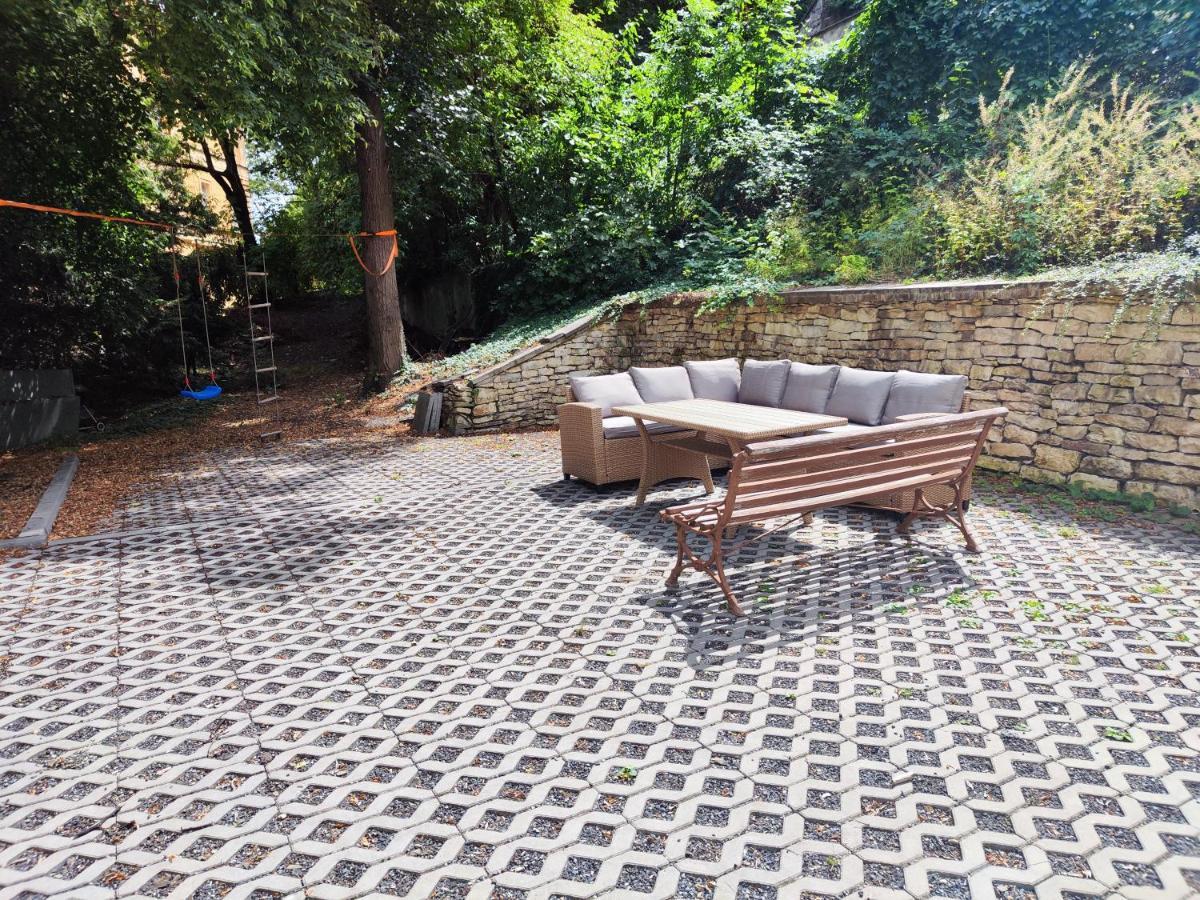 Spacious Flat & Parking Possibility, 3 Stops To Wenceslav Square Prag Dış mekan fotoğraf