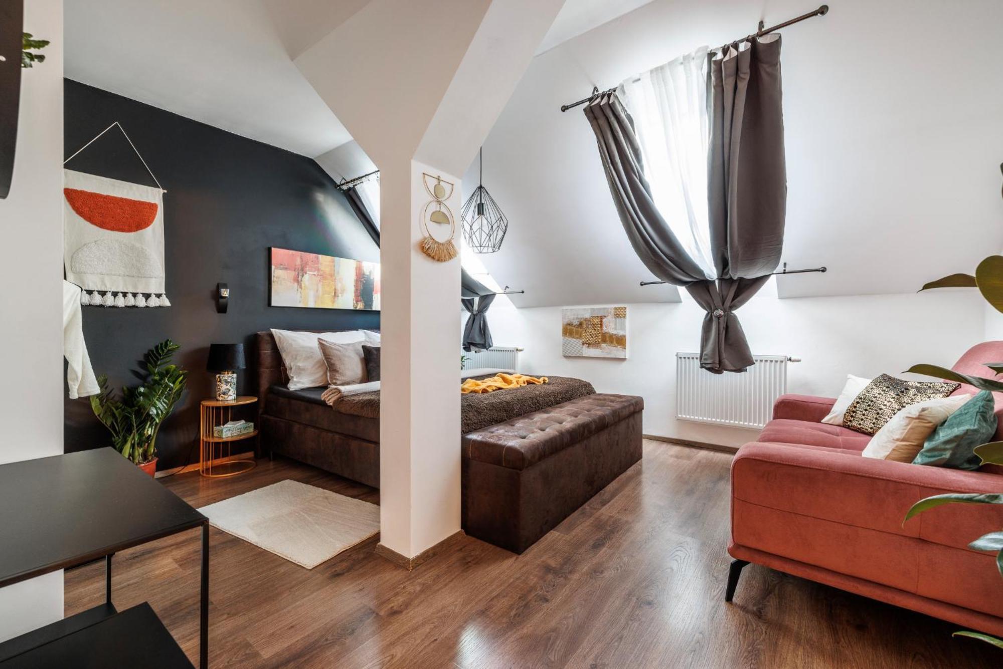 Spacious Flat & Parking Possibility, 3 Stops To Wenceslav Square Prag Dış mekan fotoğraf