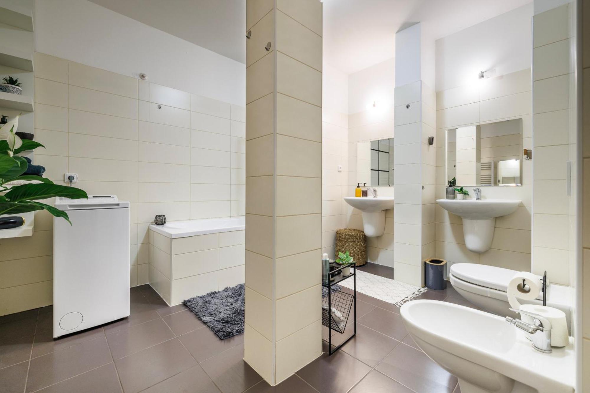 Spacious Flat & Parking Possibility, 3 Stops To Wenceslav Square Prag Dış mekan fotoğraf